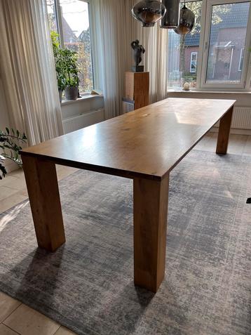 Mooie eettafel, licht eiken. beschikbaar voor biedingen