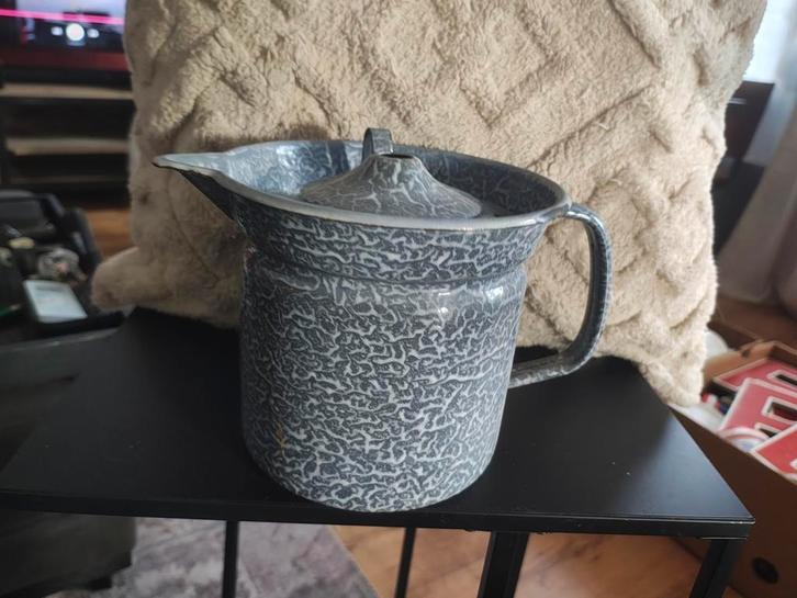 geëmailleerde melkkan met een deksel., Antiek en Kunst, Antiek | Emaille, Ophalen of Verzenden