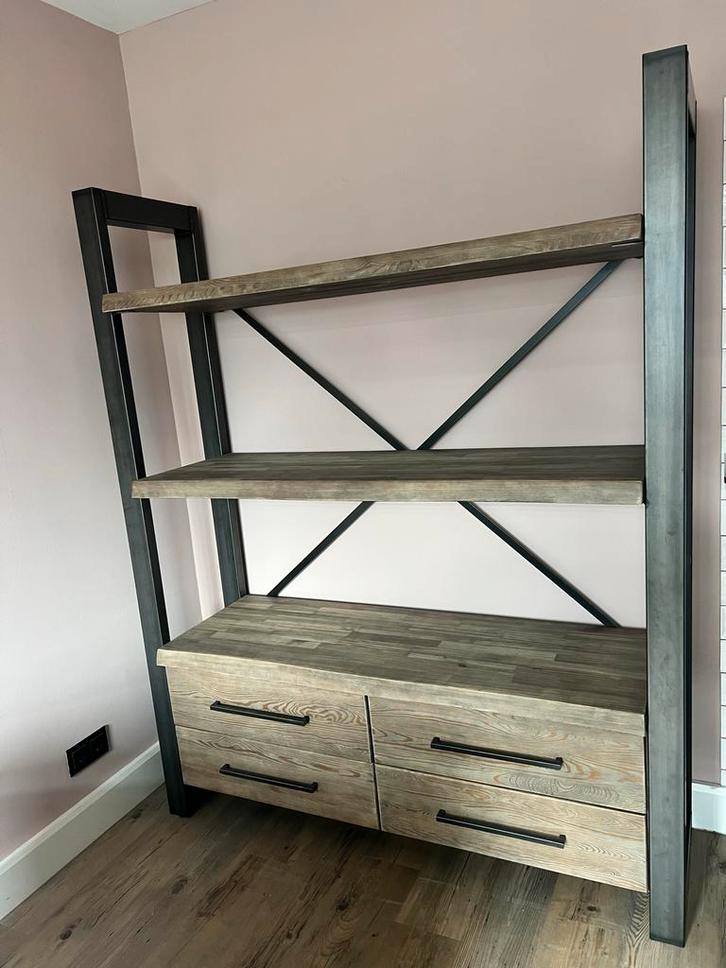 Haco Boekenkast boomstam industrieel Rough, Huis en Inrichting, Stoffering | Vloerbedekking, Zo goed als nieuw, Overige typen