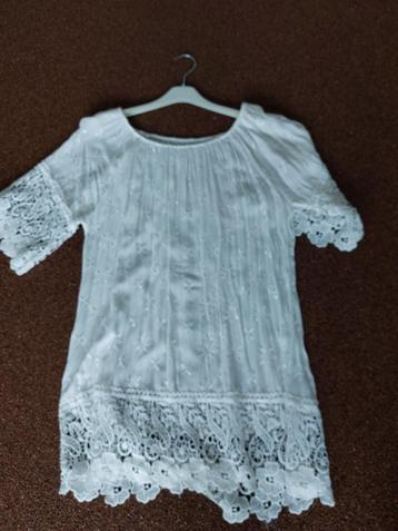 Diverse blouses, tunieken en truitjes. beschikbaar voor biedingen