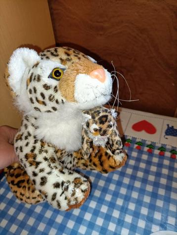 Tijger mama met kind in bek knuffel 30 cm groot  beschikbaar voor biedingen