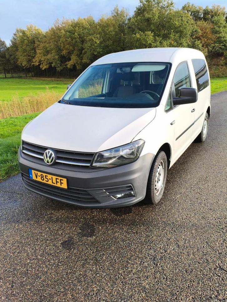 VW Caddy 1.2 Benzine Bj:2018 Grijs kenteken, Auto's, Bestelauto's, Particulier, Achteruitrijcamera, Airbags, Airconditioning, Bochtverlichting