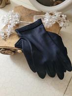 Vintage zwarte handschoenen met bewerkt randje foto 1, Ophalen of Verzenden