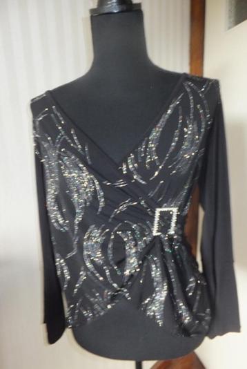 Mooie glamour top met glitter en leuke details, feestelijk!