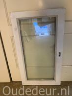 nr. r734 raam met blank glas