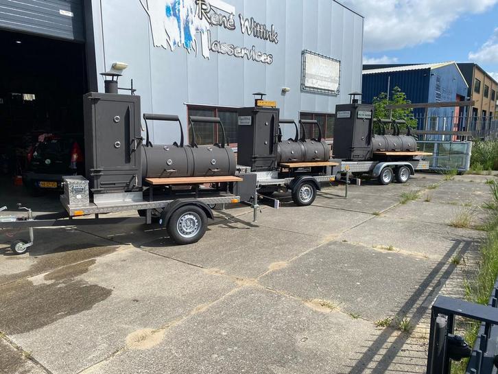 Te huur grote bbq smoker op aanhanger, Hobby en Vrije tijd, Feestartikelen | Verhuur, Nieuw, Overige, Ophalen
