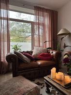 Twee originele Chesterfield banken in cognackleur, Huis en Inrichting, Banken | Bankstellen, Ophalen, Gebruikt, 150 tot 200 cm