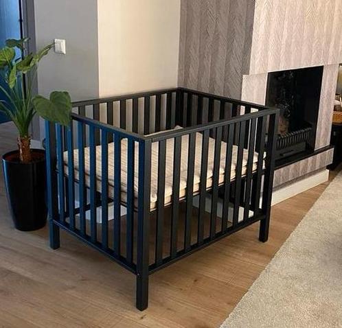 Box incl matras & hoeslakens + kleed + boxzak en speelgoed, Kinderen en Baby's, Boxen, Zo goed als nieuw, Ophalen