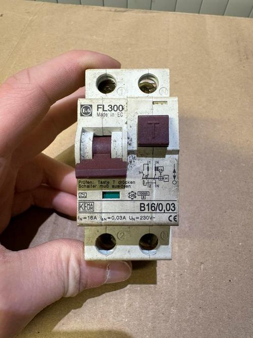 F&G Aardlekschakelaar met automaat B16/0,03 – 2-polig – 230V, Hobby en Vrije tijd, Elektronica-componenten, Gebruikt, Ophalen of Verzenden