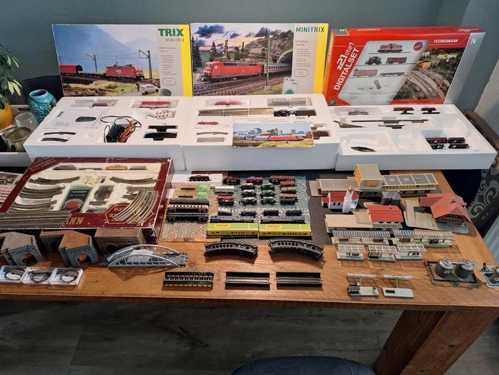 Grote partij N spoorsets digitaal/analoog, Hobby en Vrije tijd, Modeltreinen | N-Spoor, Zo goed als nieuw, Treinset, Gelijkstroom