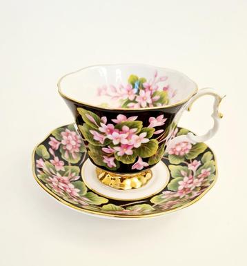 Royal Albert ‘Provincial Flowers / Mayflower’ kop en schotel beschikbaar voor biedingen