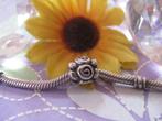 Pandora bedel P139 = schattige roosjes rondom, Sieraden, Tassen en Uiterlijk, Bedels, Pandora, Ophalen of Verzenden, Zo goed als nieuw