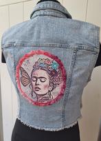 Frida Kahlo dames spijkerjasje, jeansjasje, denim, upcycled, Kleding | Dames, Ophalen of Verzenden, Zo goed als nieuw, Maat 38/40 (M)
