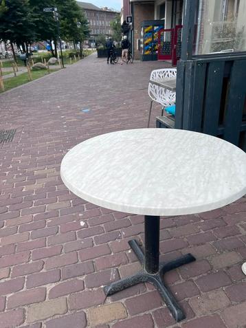 terrastafels en stoelen alles samen voor €200 beschikbaar voor biedingen