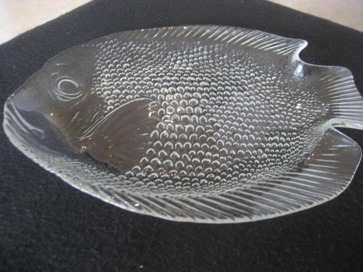 Visschaal .kristal. geperst /gevormd zgan arcoroc 07102025, Huis en Inrichting, Woonaccessoires | Schalen en Manden, Zo goed als nieuw
