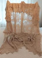 PRACHTIG VINTAGE KANT GEHAAKT PUNTBEDDENDSREI BEIGE 220X215, Verzenden, Zo goed als nieuw