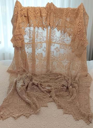 PRACHTIG VINTAGE KANT GEHAAKT PUNTBEDDENDSREI BEIGE 220X215  beschikbaar voor biedingen