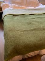 Groene wollen deken! Mooi en warm over een bed groen, Huis en Inrichting, Woonaccessoires | Plaids en Woondekens, Ophalen of Verzenden