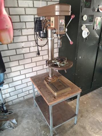 tafelboormachine beschikbaar voor biedingen