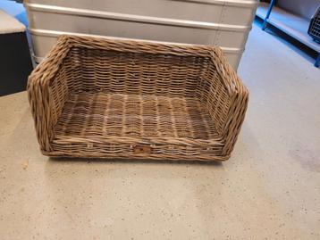 Rieten mand beschikbaar voor biedingen