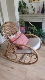 Vintage rotan schommelstoel jaren 60, Huis en Inrichting, Stoelen, Ophalen, Gebruikt, Bruin, Eén