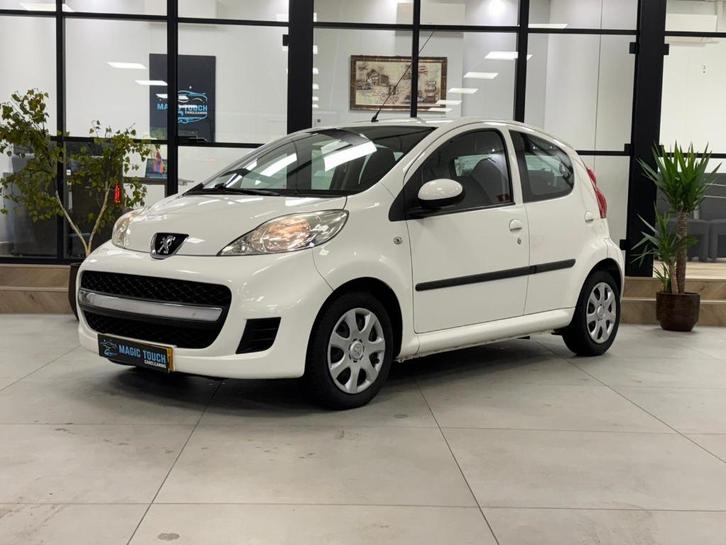 Peugeot 107 1.0 12V 5DR 2011 Wit/AIRCO, Auto's, Peugeot, Bedrijf, Benzine, A, Hatchback, Handgeschakeld, Origineel Nederlands