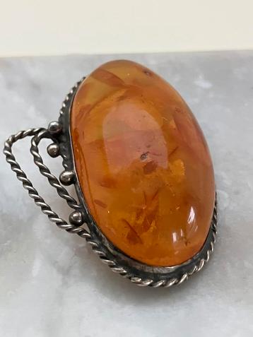 Antieke broche barnsteen beschikbaar voor biedingen