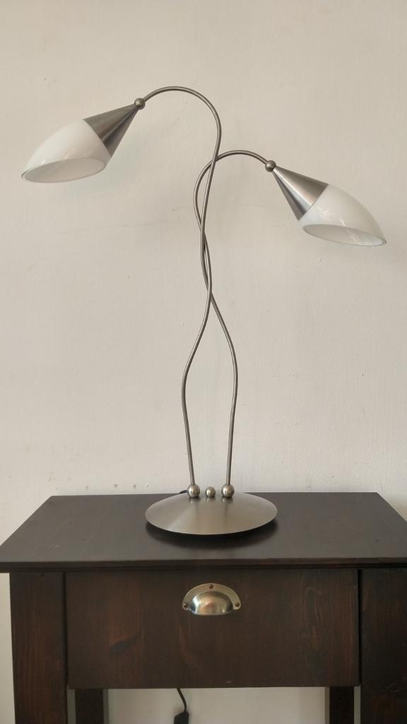 Moderne vintage tafellamp met metalen voet, Huis en Inrichting, Lampen | Tafellampen, Gebruikt, 50 tot 75 cm, Metaal, Ophalen of Verzenden