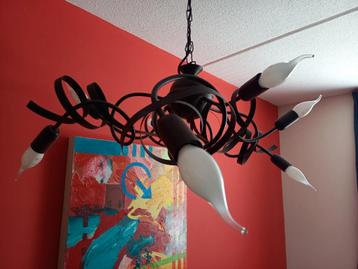 Metalen hanglamp met krullen en 8 lichtjes beschikbaar voor biedingen