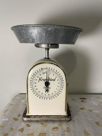 Vintage keukenweegschaal merk Krups beschikbaar voor biedingen