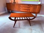 Super gave salon tafel ontworpen door Louise van Teeffelen, Ophalen