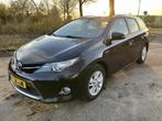 Toyota Auris 1.8 Hybrid Touring Sports CVT 2014 Zwart, Auto's, 65 €/maand, Stof, Zwart, Origineel Nederlands
