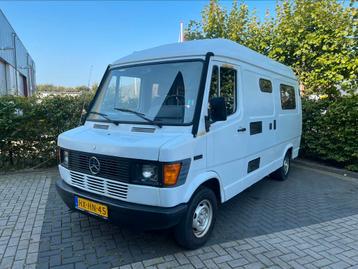 Mercedes camper 210 benzine, stuurbkr. 5 bak, APK gekeurd. beschikbaar voor biedingen