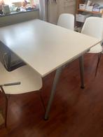 Wit bureau + 3 stoelen in goede conditie, Huis en Inrichting, Bureaus, Zo goed als nieuw, Ophalen, Bureau