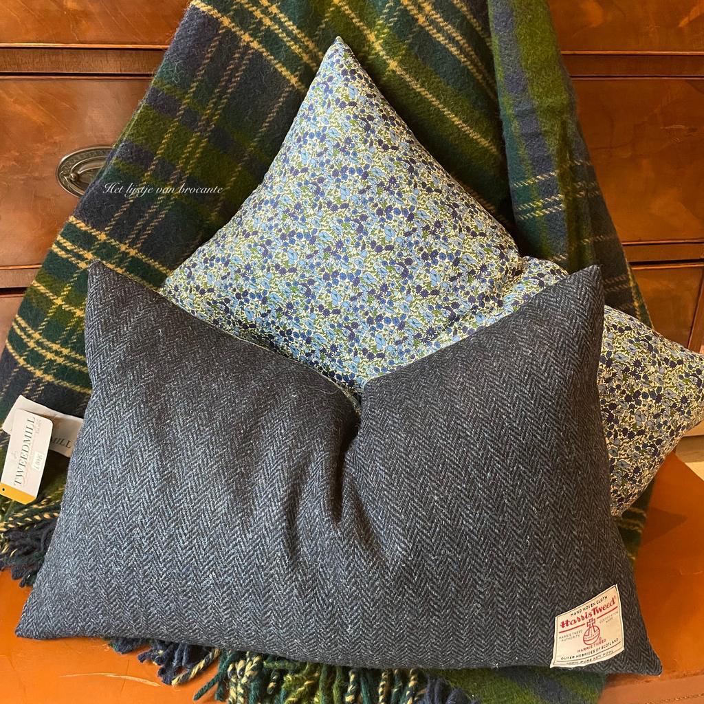 Handgemaakte SET kussens Harris Tweed Blue/Liberty, Westdijk 41 3241 GT Middelharnis, Blauw, Ophalen of Verzenden, Info@hetlijstjevanbrocante.nl