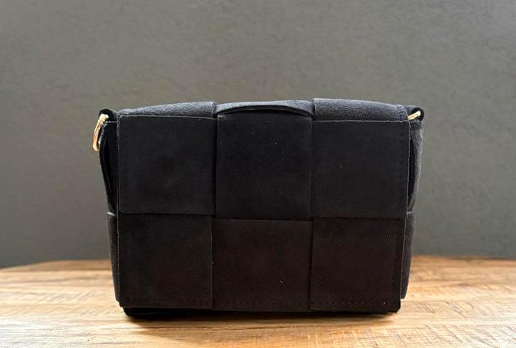 Nieuwe dames tas zwart suède, Sieraden, Tassen en Uiterlijk, Tassen | Schoudertassen, Nieuw, Overige merken, Zwart, Leer, Ophalen of Verzenden