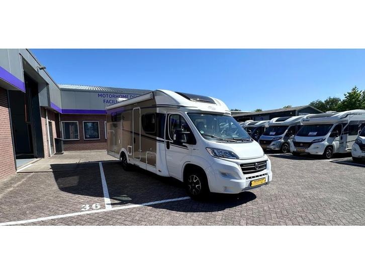 Carado T448 Emotion Lengte-en Hefbed, Caravans en Kamperen, Campers, tot en met 4, Half-integraal, Carado, Diesel, Handgeschakeld