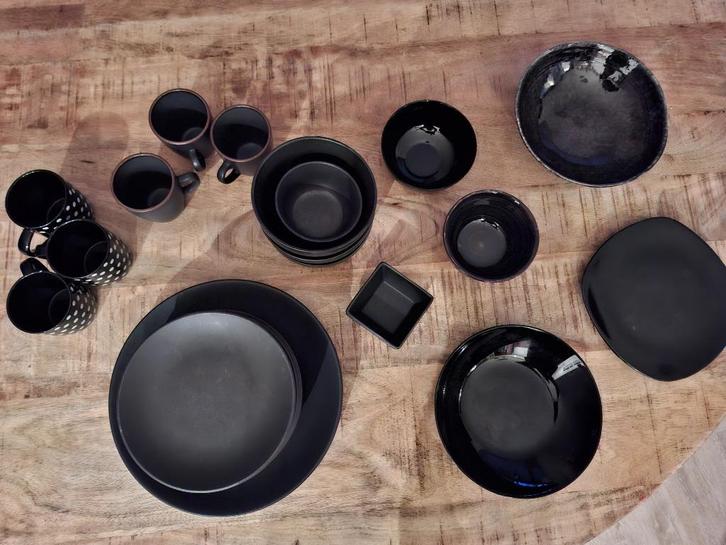 Servies zwart, Huis en Inrichting, Keuken | Servies, Zo goed als nieuw, Kop(pen) en/of Schotel(s), Overige stijlen, Porselein