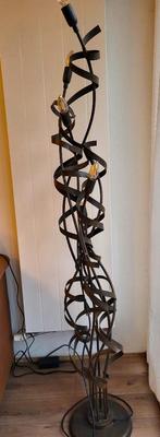 Smeedijzeren vloerlamp, Huis en Inrichting, Lampen | Vloerlampen, Ophalen, Zo goed als nieuw, Metaal, 150 tot 200 cm