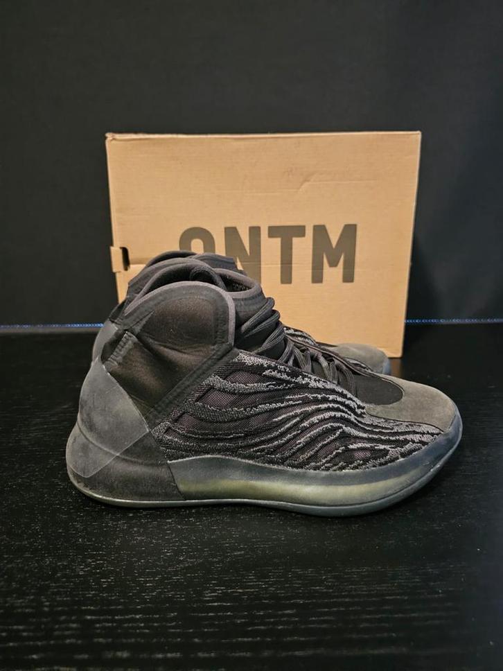 Yeezy QNTM Onyx maat 42 2/3, Kleding | Heren, Schoenen, Zo goed als nieuw, Zwart, Ophalen of Verzenden