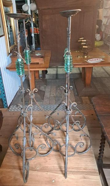 Grote kerk kandelaar of kandelaren smeedijzer en echt glas   beschikbaar voor biedingen