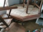 GRATIS Antieke tafel en 4 stoelen helemaal netjes, Antiek en Kunst, Antiek | Meubels | Tafels, Ophalen