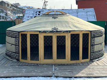 6-muurs Yurt met  serre deuren en 4 serre ramen beschikbaar voor biedingen