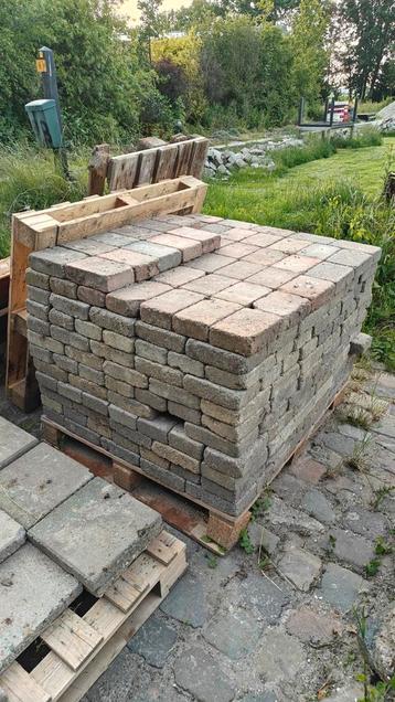 Gratis pallet bestrating. beschikbaar voor biedingen