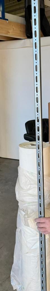 Spur rails 2 mtr lang, 40 stuks, Doe-het-zelf en Verbouw, Metalen, Ophalen, Zo goed als nieuw