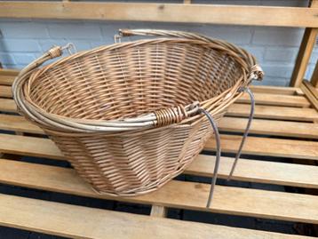 Rieten fietsmand van Dille & Kamille beschikbaar voor biedingen
