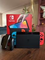 Nintendo Switch OLED Rood/Blauw, Spelcomputers en Games, Switch OLED, Met 2 controllers, Ophalen of Verzenden, Zo goed als nieuw