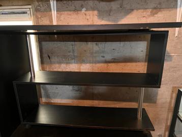 Hoektafel en/of bureau is uitschuifbaar en decoratief beschikbaar voor biedingen