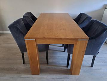 Mooie eethoek beschikbaar voor biedingen