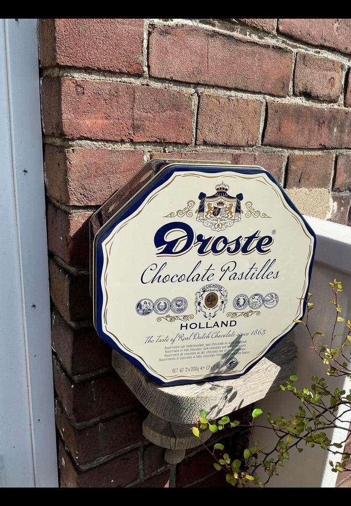 Groot blik van Droste chocolade pastilles Holland, niet oud., Verzamelen, Blikken, Zo goed als nieuw, Ophalen of Verzenden